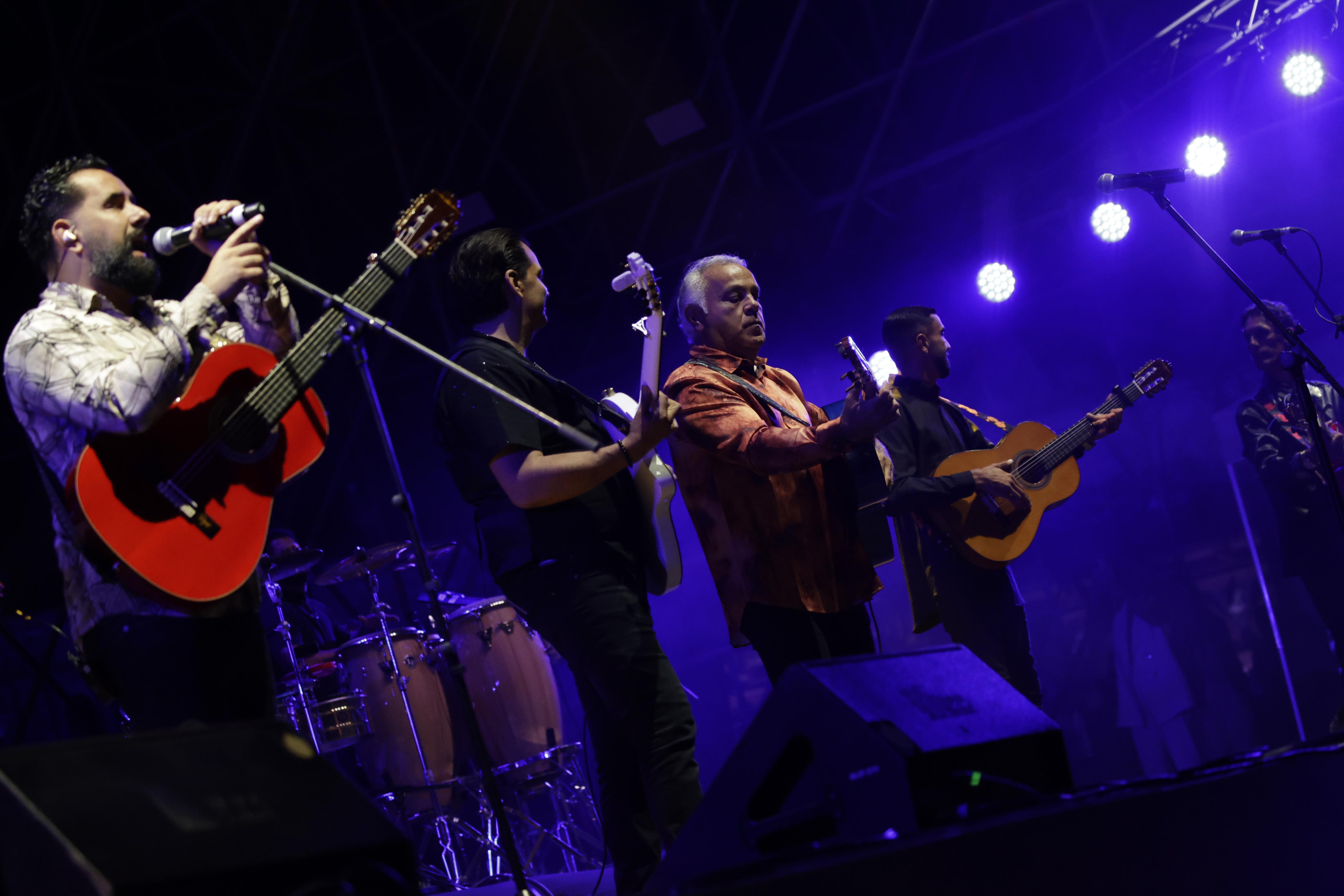 Los Gipsy Kings en plena actuación en Icónica