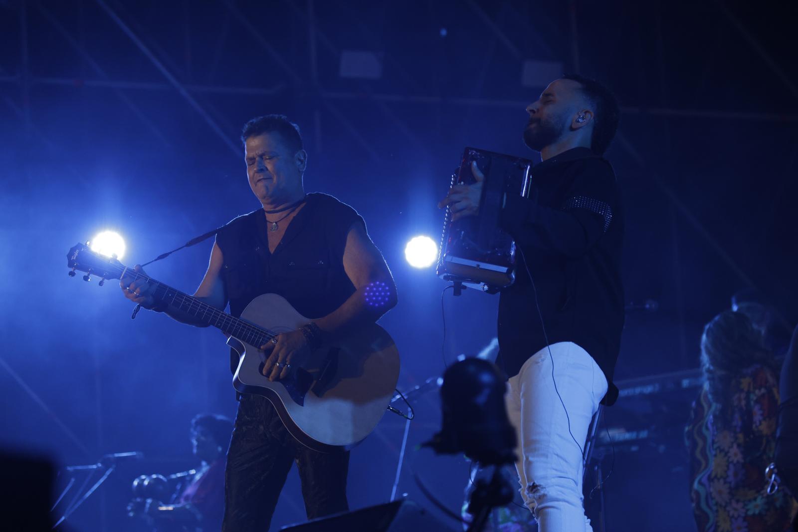 El rey del vallenato, en un momento de su actuación en el escenario de la Plaza de España