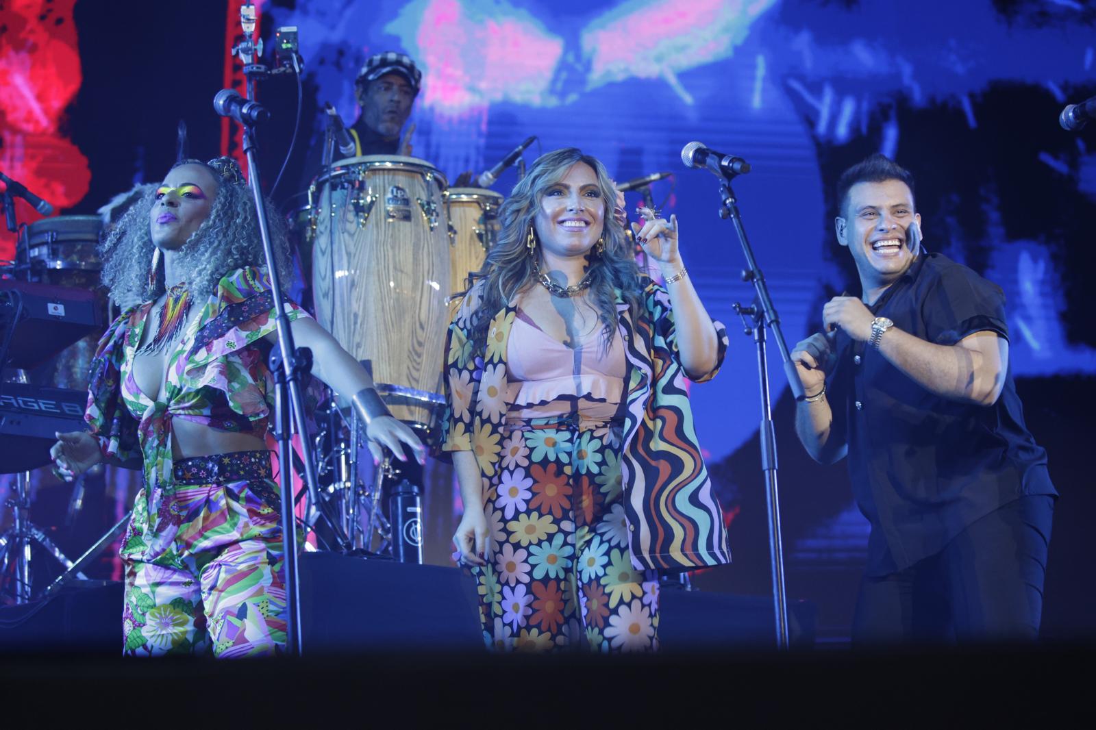 El rey del vallenato, en un momento de su actuación en el escenario de la Plaza de España