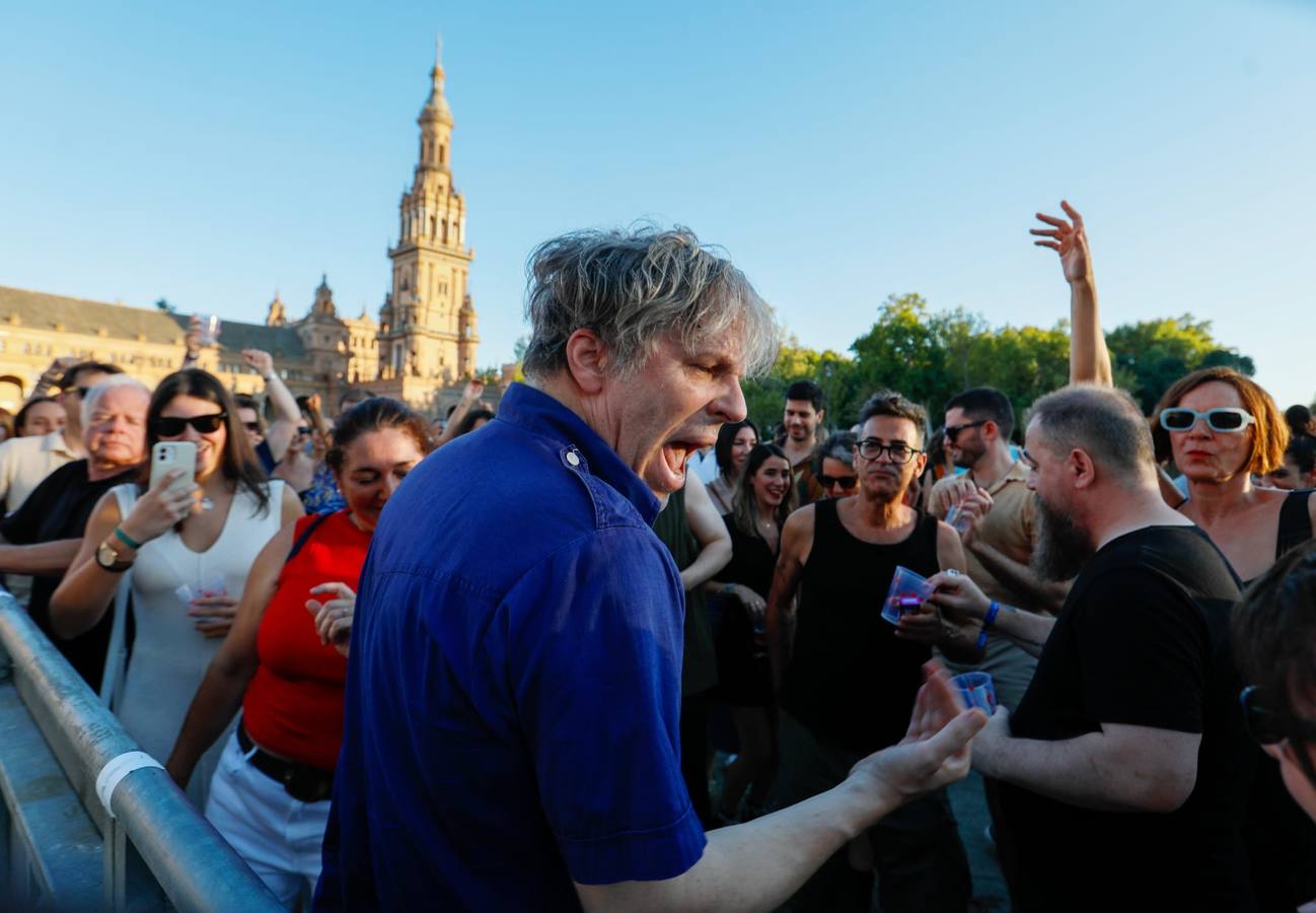 El grupo Chk Chk Chk, como previa al concierto de Orbital y Arcade Fire