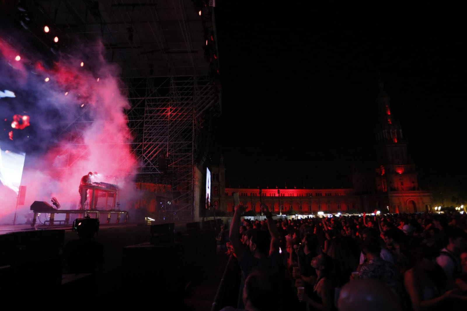 Imágenes de Arcade Fire, Orbital y Chk Chk Chk (!!!) en el Icónica Santalucía Sevilla Fest