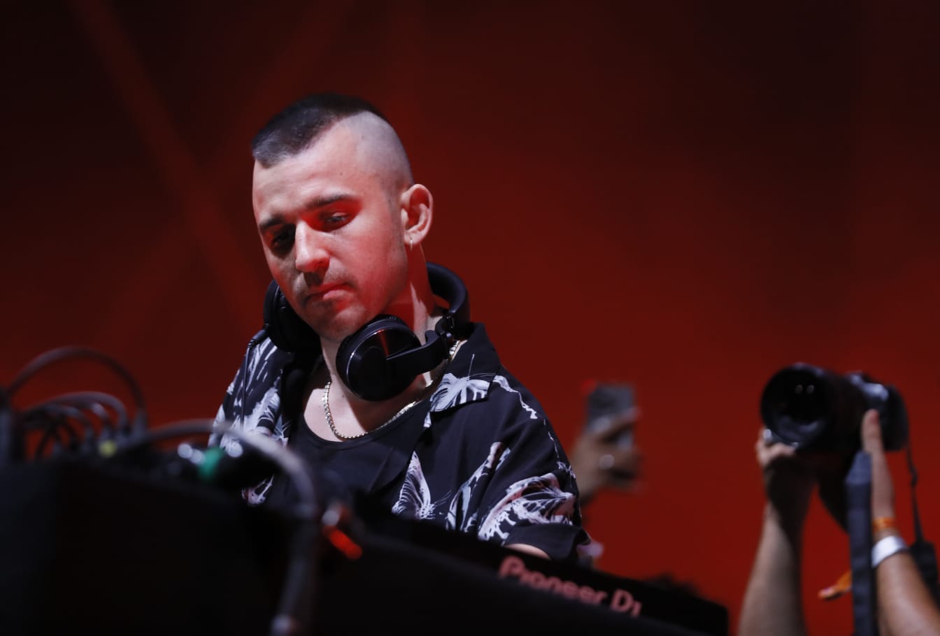 Un instante del concierto de Michael Bibi en la Plaza de España este sábado