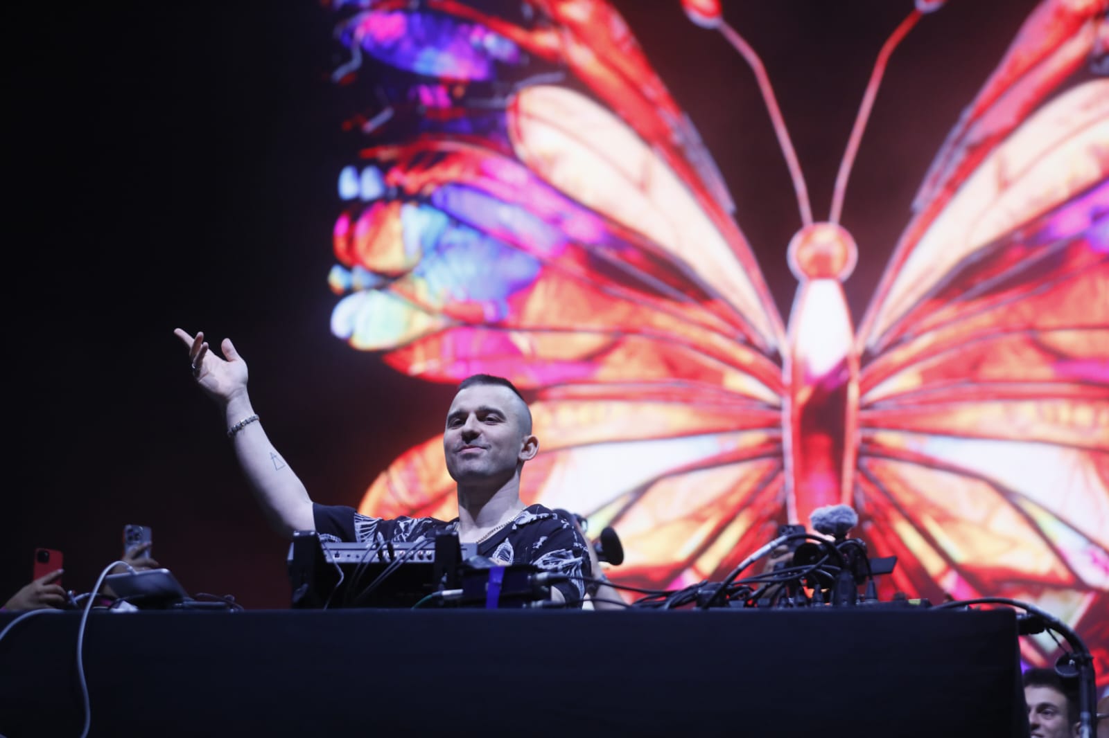 Un instante del concierto de Michael Bibi en la Plaza de España este sábado