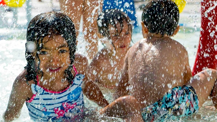 Ambiente en 'El Arrecife Chapoteo', la atracción favorita de los más pequeños en Isla Mágica