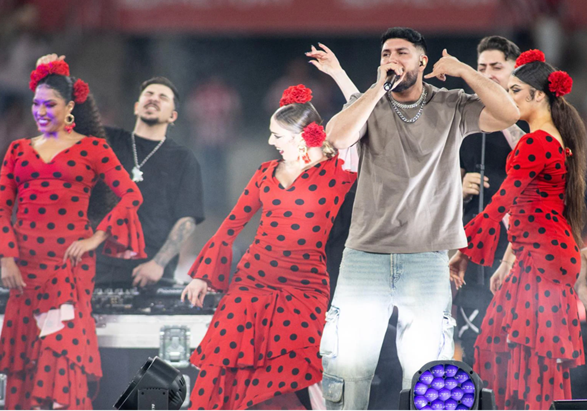 Omar Montes, en el Estadio de la Cartuja, durante su concierto previo a la final de la Copa del Rey 2024