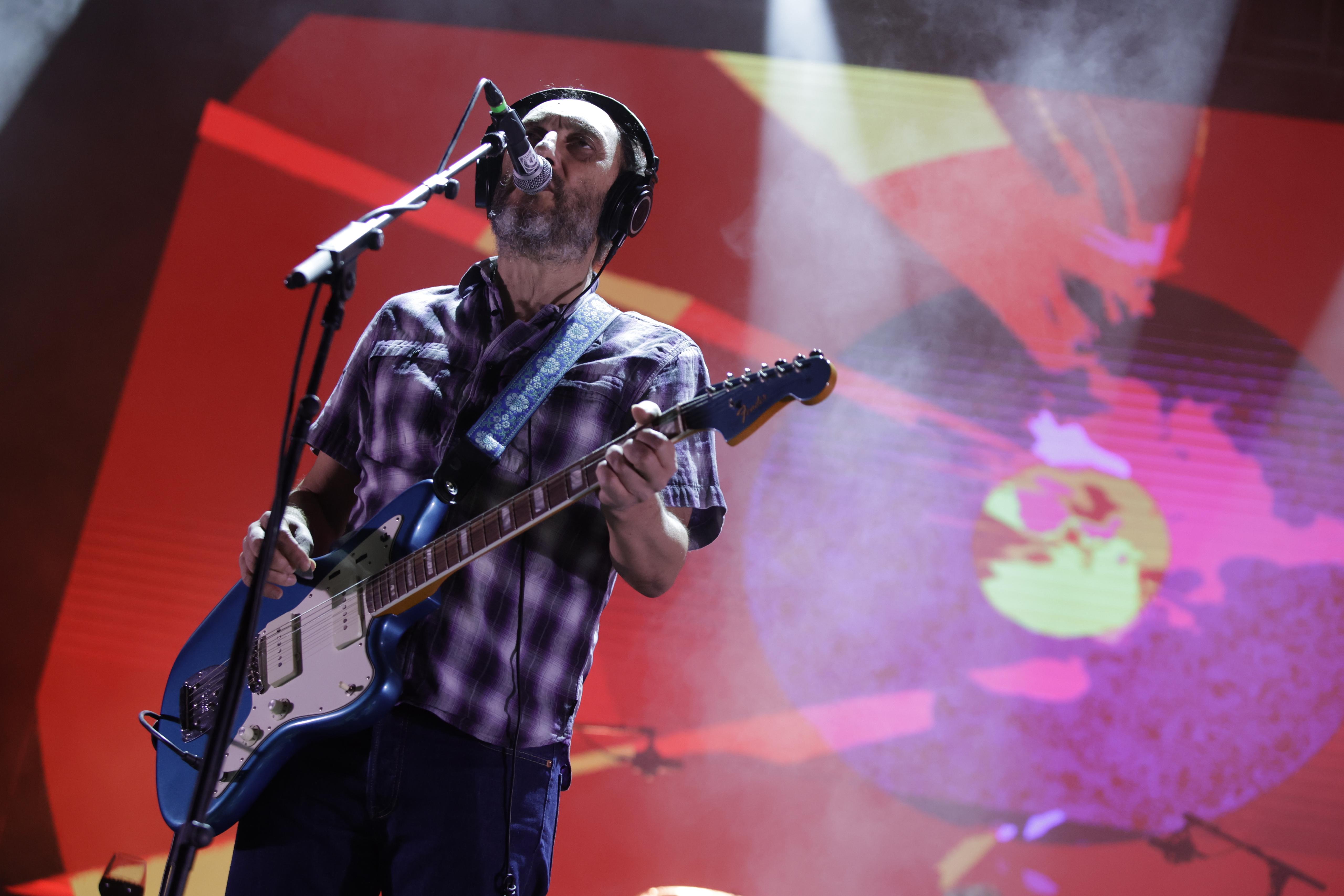 Un instante del concierto celebrado este miércoles en el CAAC de Sevilla del grupo Los Planetas