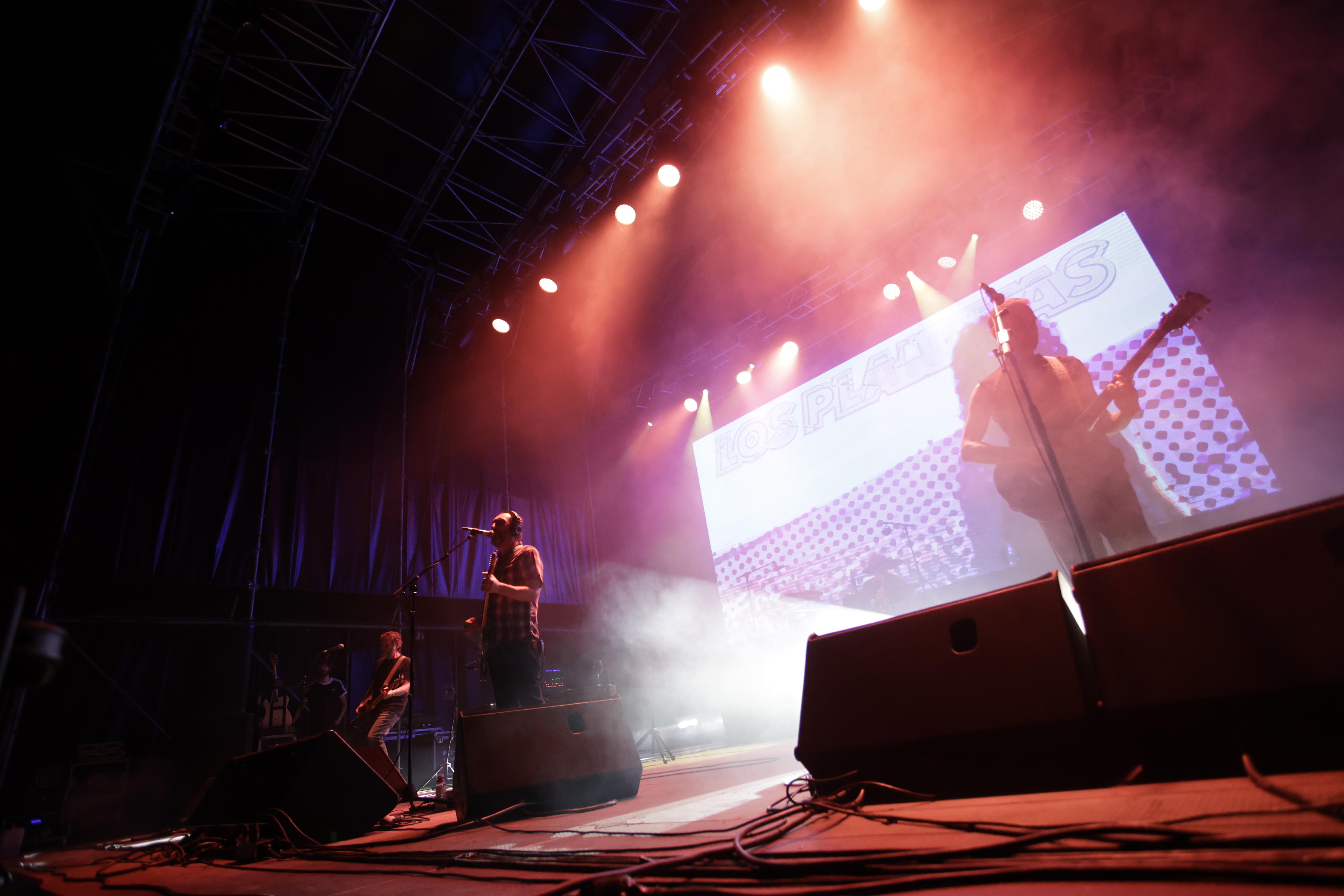 Un instante del concierto celebrado este miércoles en el CAAC de Sevilla del grupo Los Planetas