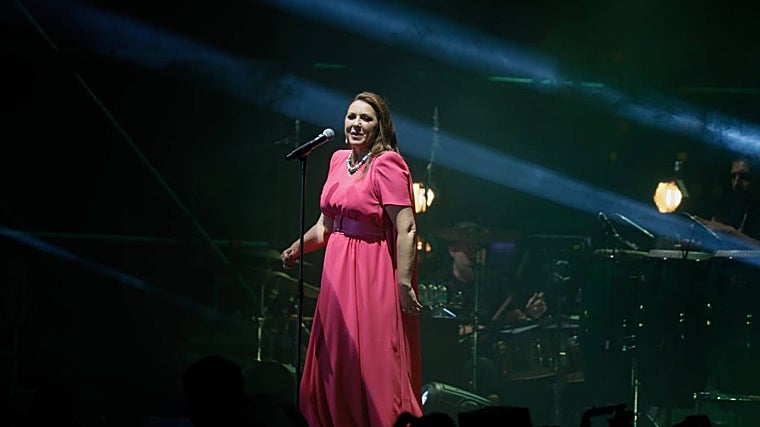 Niña Pastori en la Plaza de Toros de Sevilla