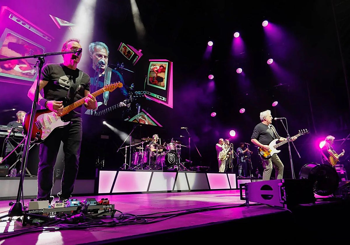 Hombres G cantando en Sevilla