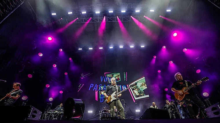 Hombres G actuando en Sevilla