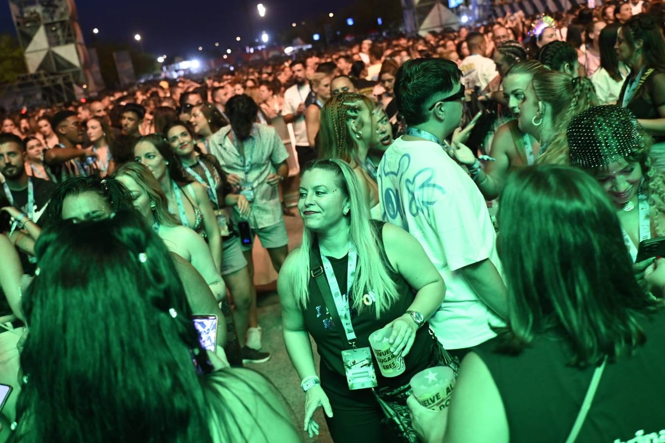 El público sevillano bailó a los sones del reguetón y de los ritmos latinos