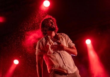 Sevilla viaja 'del miedo al paraíso' con Mikel Izal