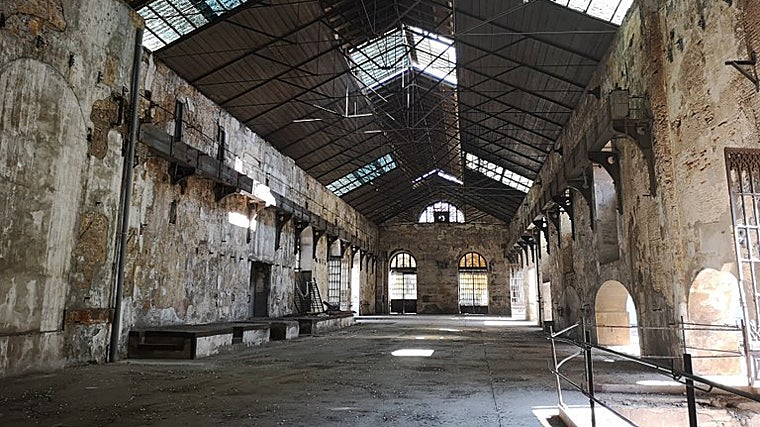 La exposición dedicada a los hermanos Machado cuenta con el atractivo de celebrarse en las instalaciones de la Real Fábrica de Artillería de Sevilla