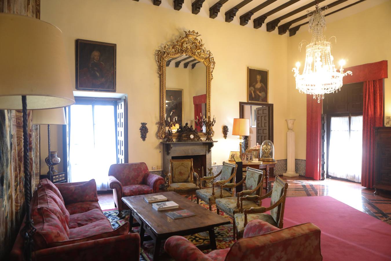 El Palacio Bucarelli tiene un ala convertida en hotel, pero ahora se pueden visitar las estancias donde habitan los Condes de Santa Coloma