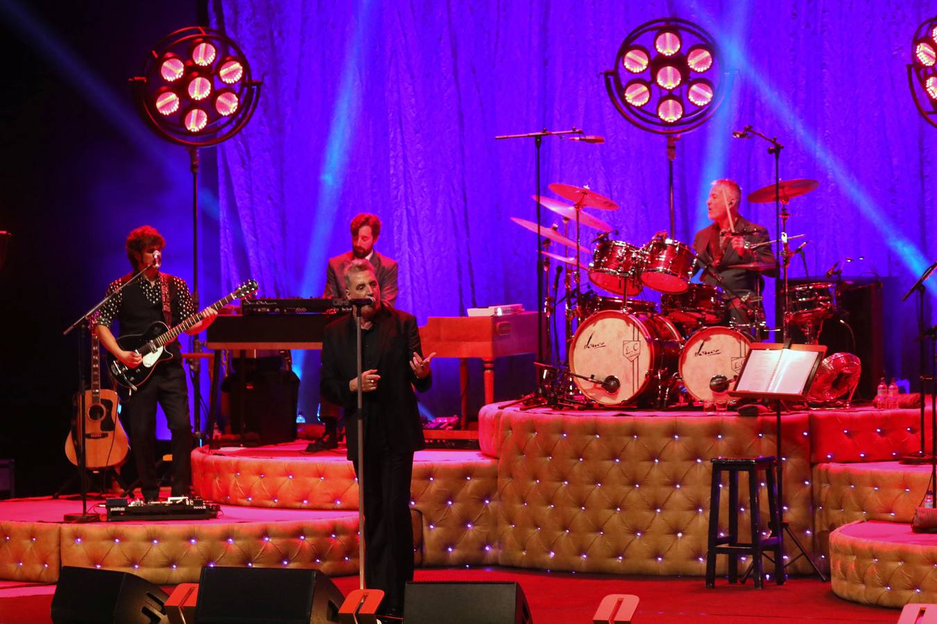 Loquillo mostró su versión más poética en el Cartuja Center de Sevilla 