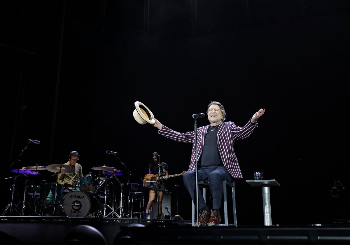 Joaquín Sabina, durante su concierto en Sevilla en 2023, con motivo de las Noches de la Maestranza