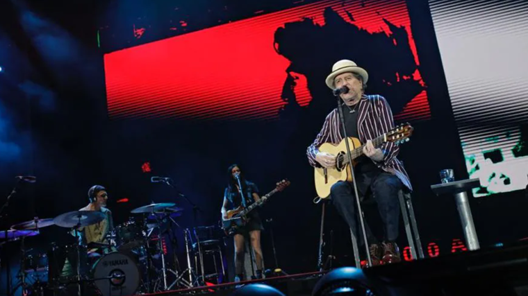 Joaquín Sabina, durante su concierto en Sevilla en 2023, con motivo de las Noches de la Maestranza