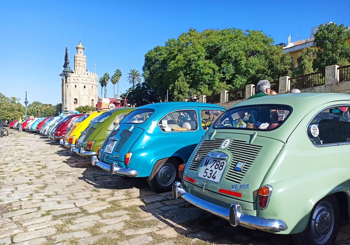 Concentración de SEAT 600 en el paseo Marqués de Contadero