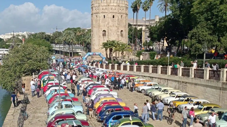 Concentración de SEAT 600 en el paseo Marqués de Contadero