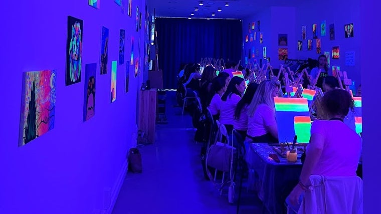 Taller de pintura en 'Wine Gogh' Sevilla