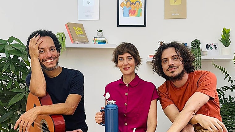 Este grupo musical, formado en Argentina y Brasil, ofrece un espectáculo muy original dirigido a las familias