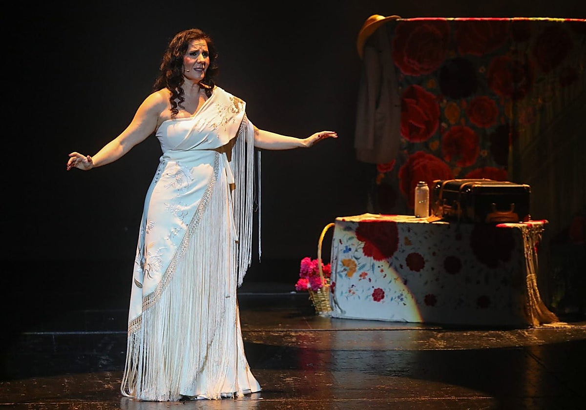 Diana Navarro homenajeó ayer a Concha Piquer en el Maestranza