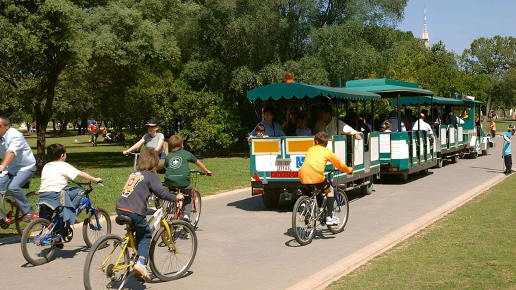 ¿Quieres disfrutar de un paseo en tren en plena naturaleza?: No te pierdas las rutas del Parque del Alamillo de Sevilla