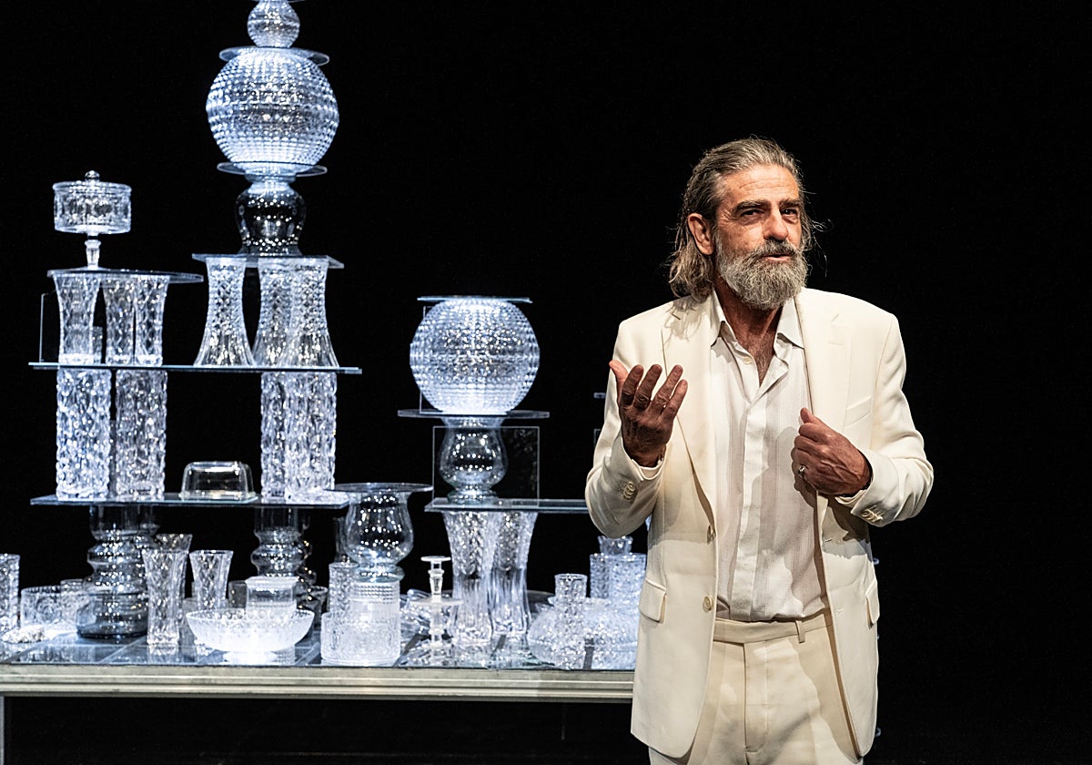 El actor Gonzalo Cunill protagonista de la obra de Jan Lauwers, 'Un sublime error'