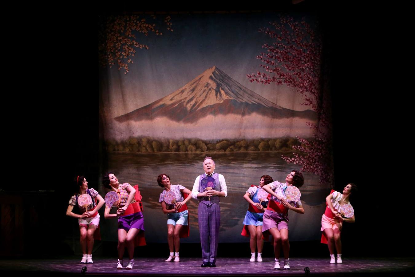 Momento del ensayo previo al estreno en el Maestranza de la zarzuela 'La verbena de la Paloma'