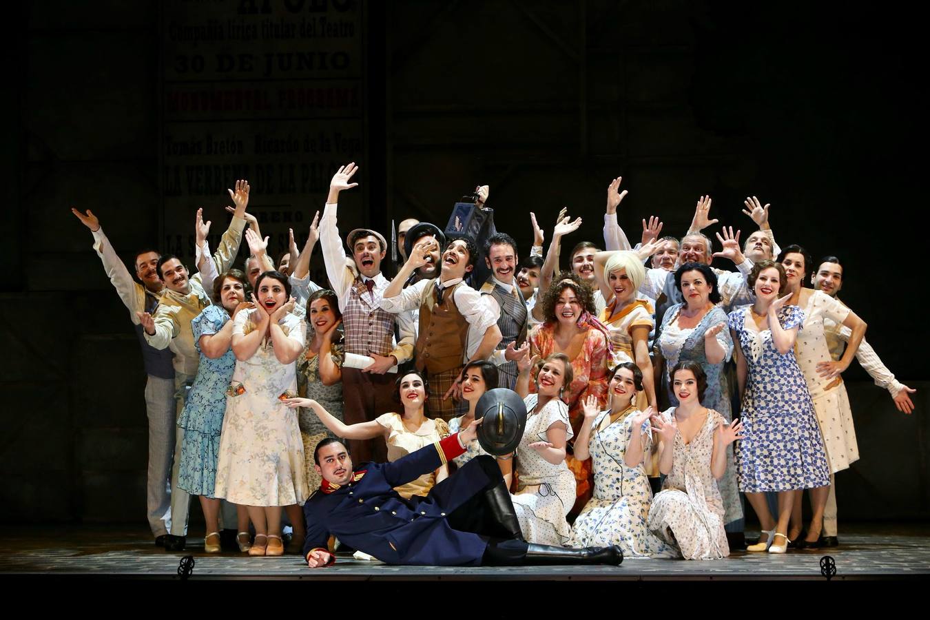 Momento del ensayo previo al estreno en el Maestranza de la zarzuela 'La verbena de la Paloma'