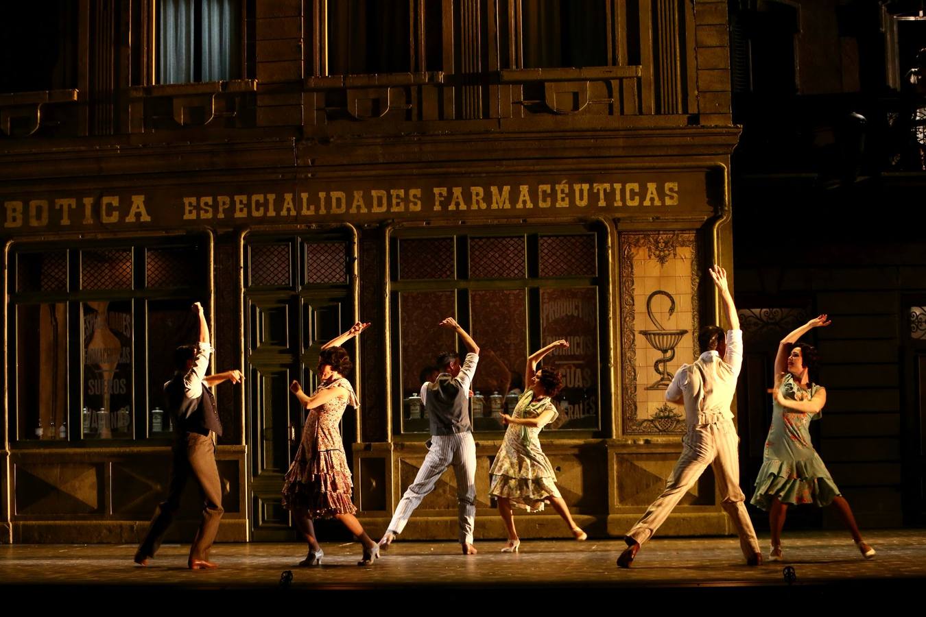 Momento del ensayo previo al estreno en el Maestranza de la zarzuela 'La verbena de la Paloma'