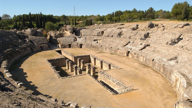 Con la llegada del buen tiempo, una de las mejores opciones para disfrutar en familia es visitar las ruinas de Itálica