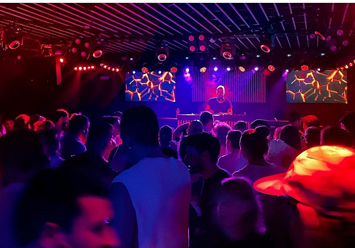 La fiesta más alternativa que llega a Sevilla en abril: «Puedes venir vestido como quieras y escuchar música que no suelen poner en las discotecas»