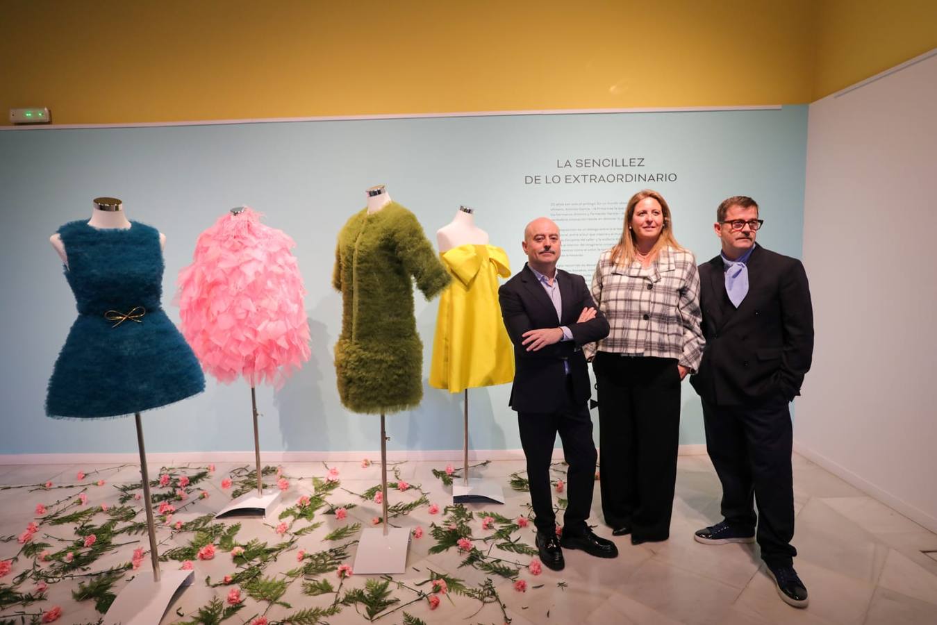 La exposición incluye estilismos que han desfilado en pasarelas de Nueva York, Tokio o Barcelona