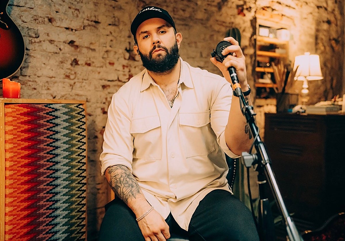 El artista mexicano Carín León