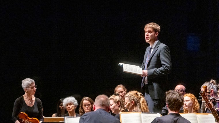 El contratenor londinense Alexander Chance, gran triunfador de la noche