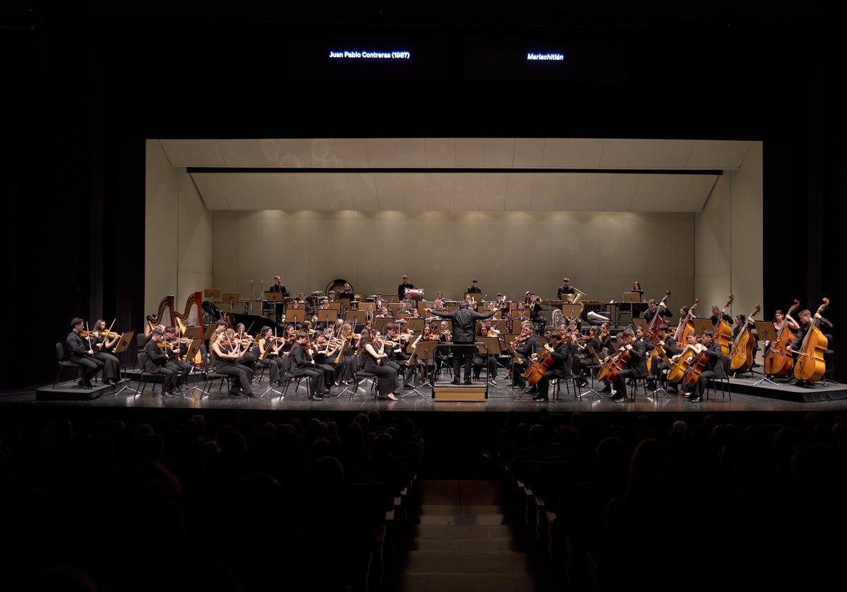 La gran orquesta de jóvenes dirigida por Juan Pablo Valencia