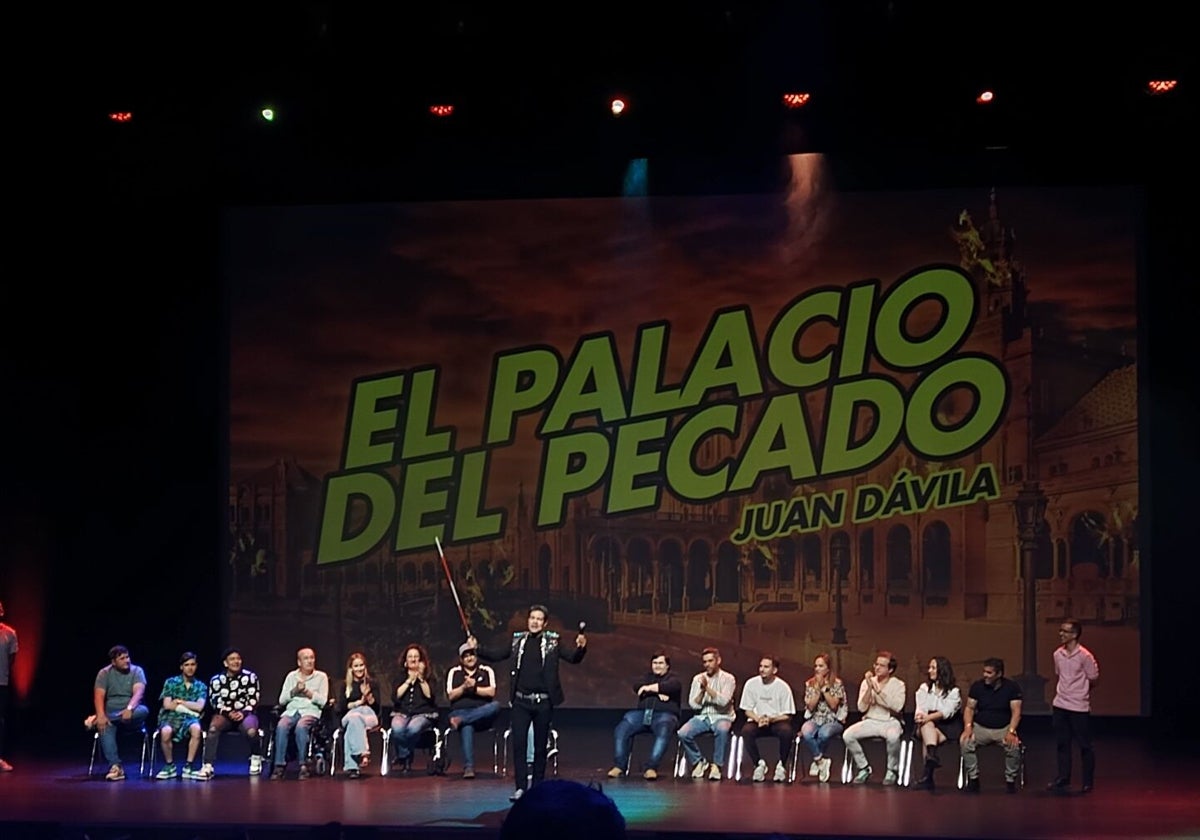 Juan Dávila durante su actuación en Sevilla