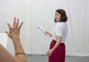 Chloé Brûlé abandona la escena para crear el texto y la coreografía de la obra 'Las yeguas', estreno absoluto en el teatro Central