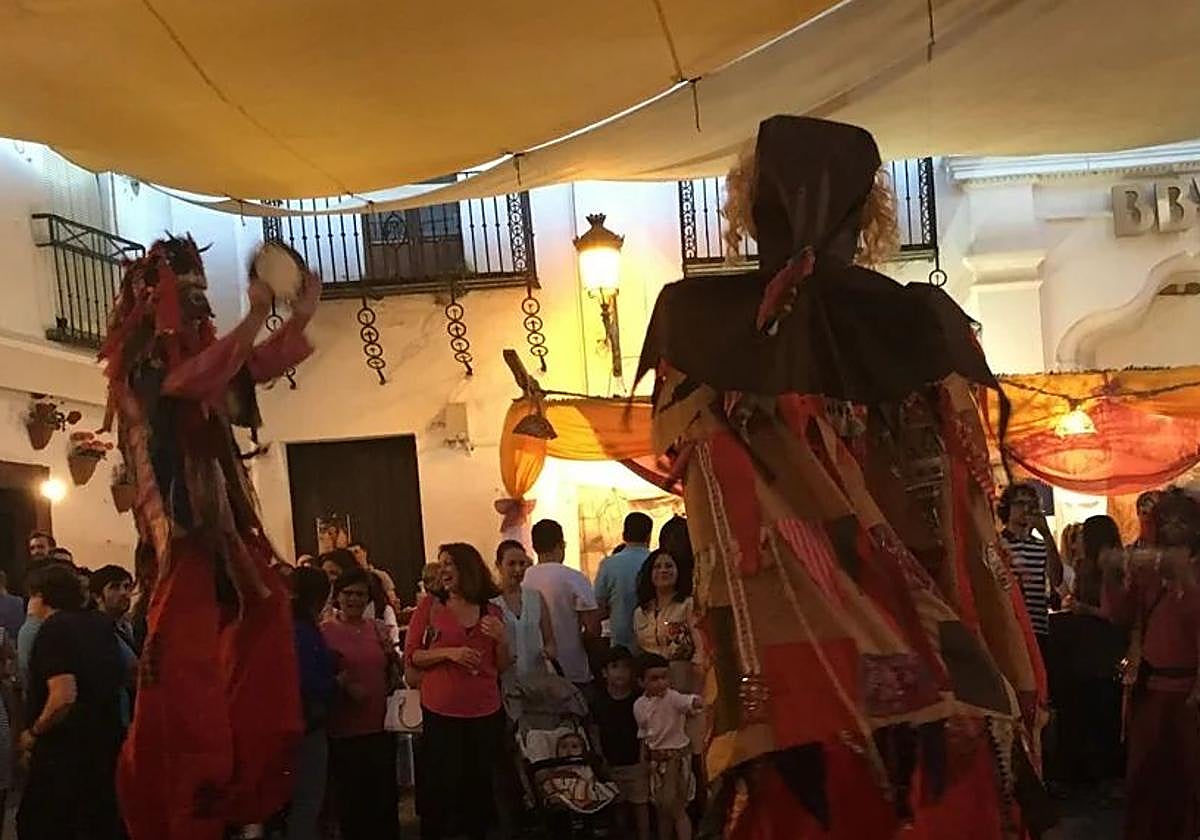 Espectáculo en el Mercado Barroco de Olivares