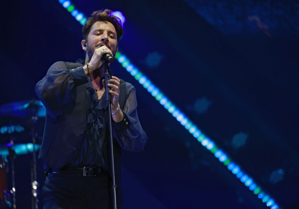 Manuel Carrasco durante su concierto en la Cartuja