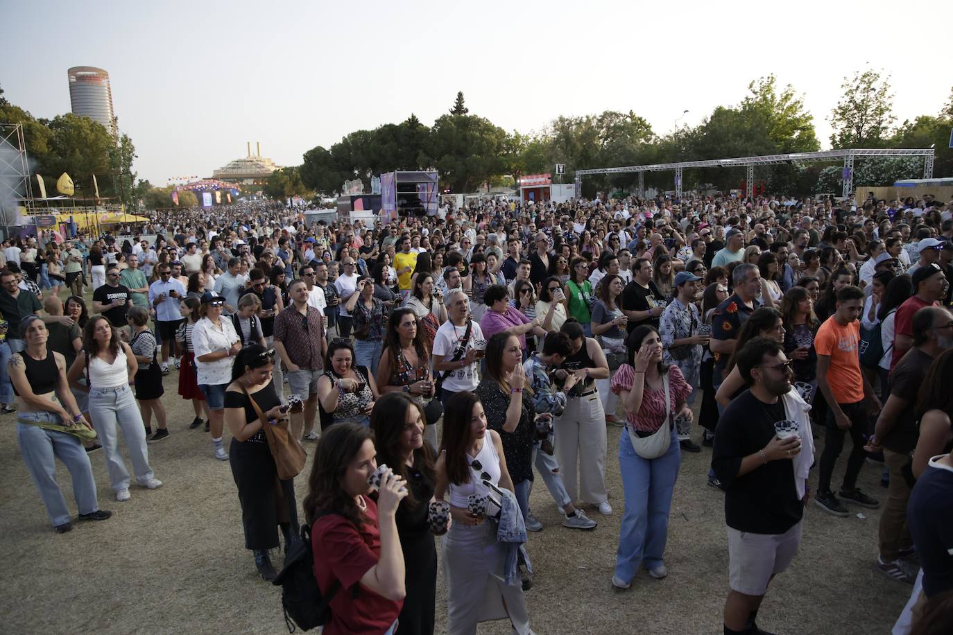 Público asistente a la actuación de Las Migas en el segundo día de Interestelar