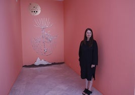 Regina de Miguel inaugura en el CAAC la exposición 'Canta una piedra', que explora el territorio andaluz