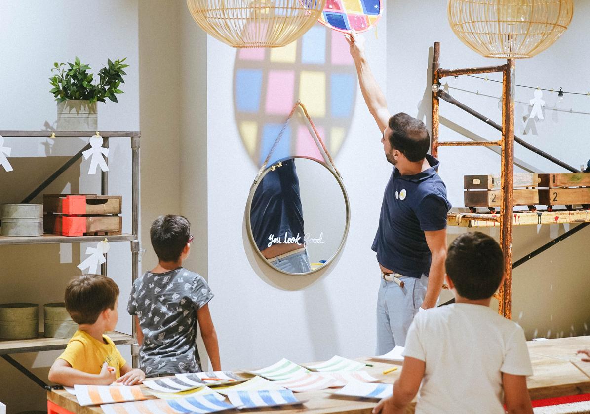 Uno de los experimentos en el campamento urbano 'Eureka'