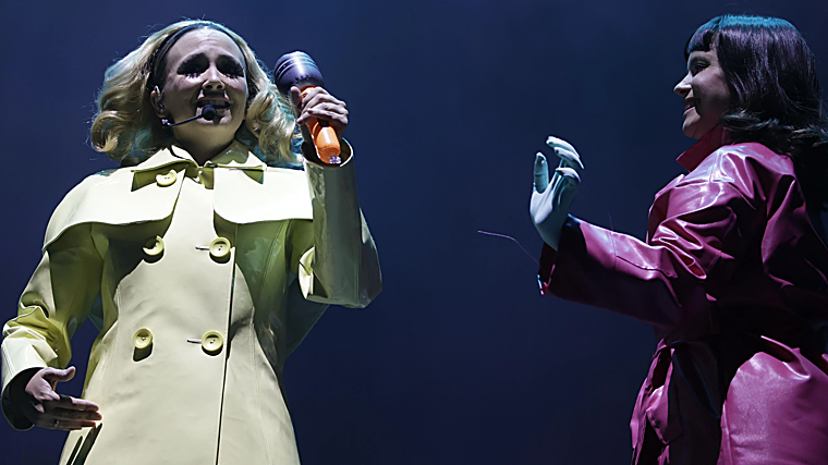 Rigoberta Bandini planta cara al calor y arranca su nueva gira en Icónica