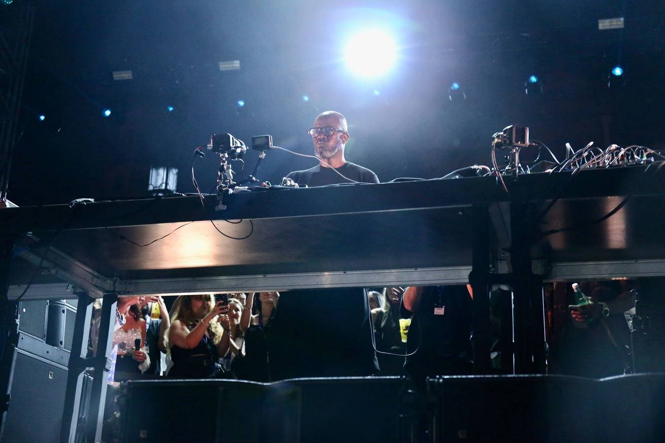 La música electrónica llenó la Plaza de España de Sevilla este domingo