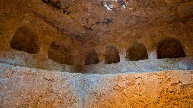 Tumba de las guirnaldas en Carmona