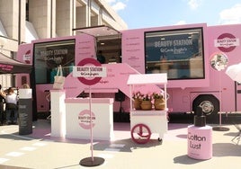 El Corte Inglés de Sevilla se 'muda' a las Setas: así es el autobús con maquillaje gratis