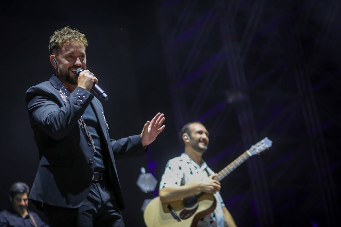 Las míticas canciones de Los Caños fueron coreadas por toda la Plaza de España 