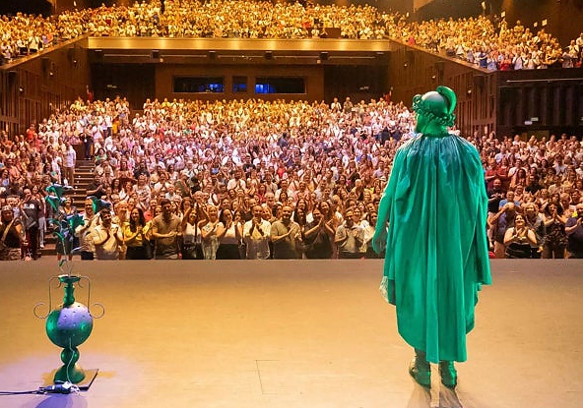 Manu Sánchez lleva esta semana a Dos Hermanas, su ciudad natal, uno de sus existosos espectáculos